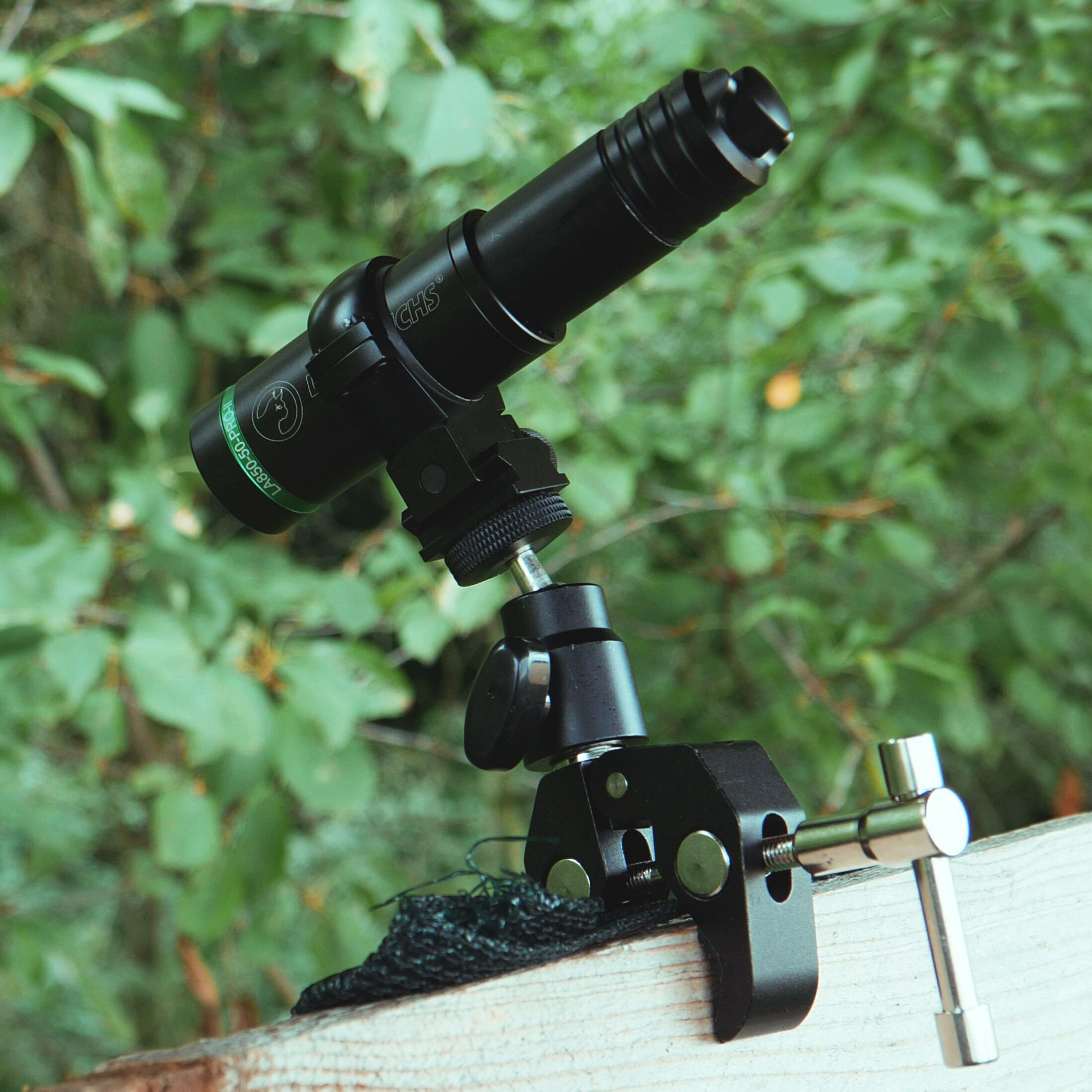 LA-UNIVERSAL-MOUNT-02: The flexible clamp mount for your LASERLUCHS IR laser