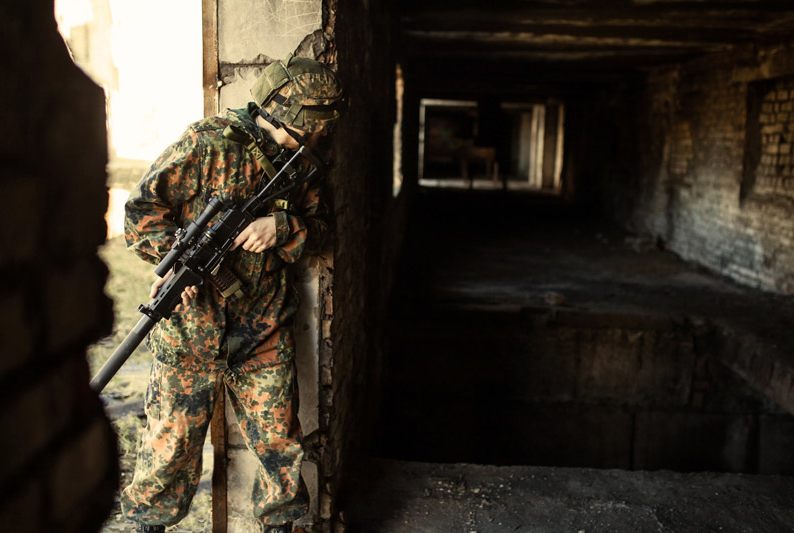 Detektion von Sprengfallen in umbauten Kriegsgebieten rettet Menschenleben